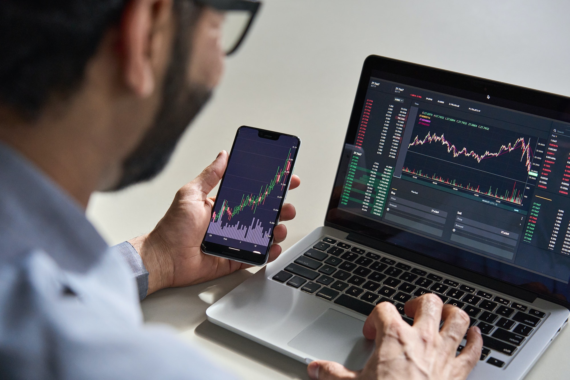 business-man-trader-investor-analyst-checking-trading-data-.jpg business-man-trader-investor-analyst-checking-trading-data-.jpg